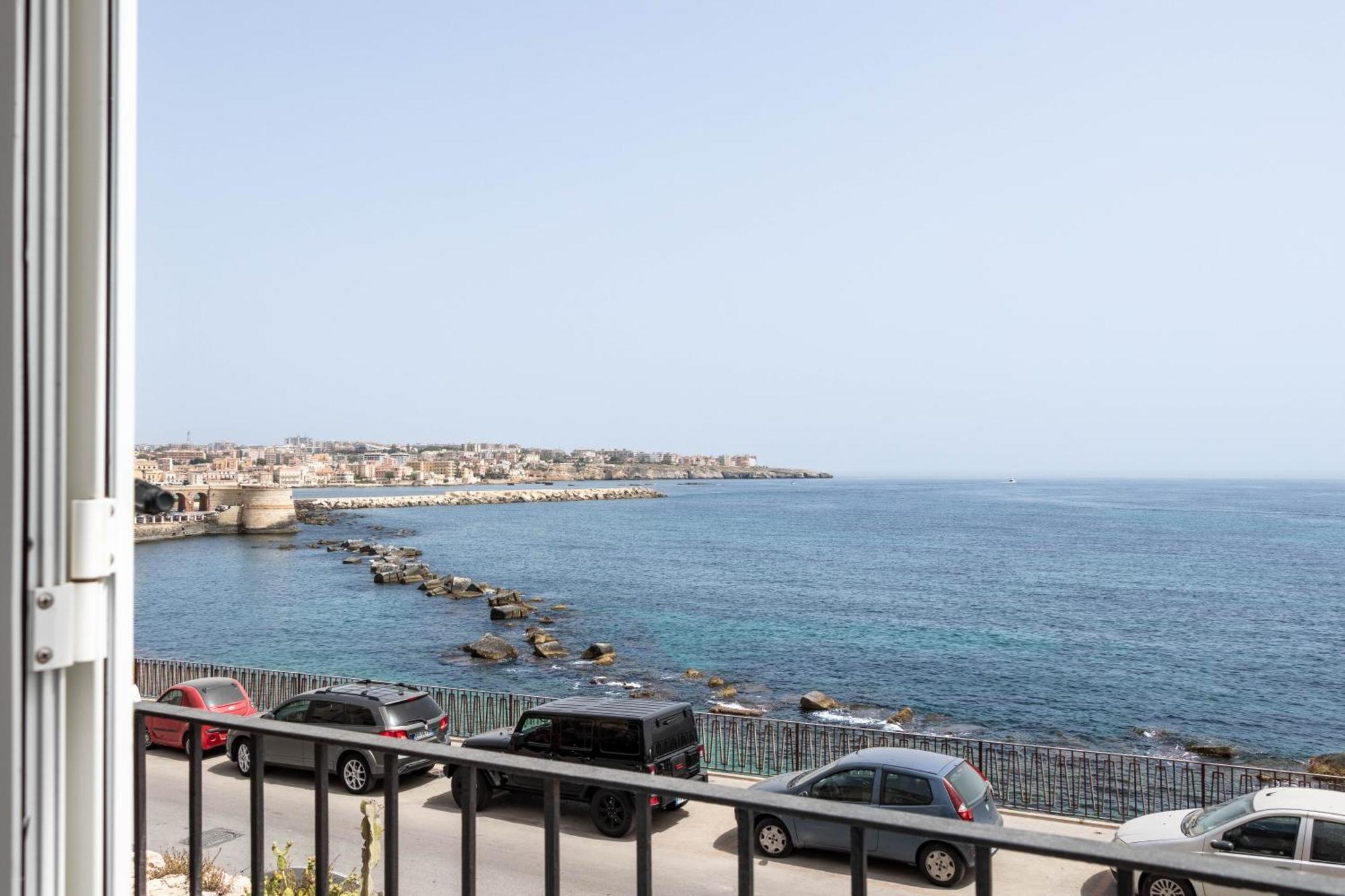 Fronte Mare Apartments & City Views Syracuse Esterno foto